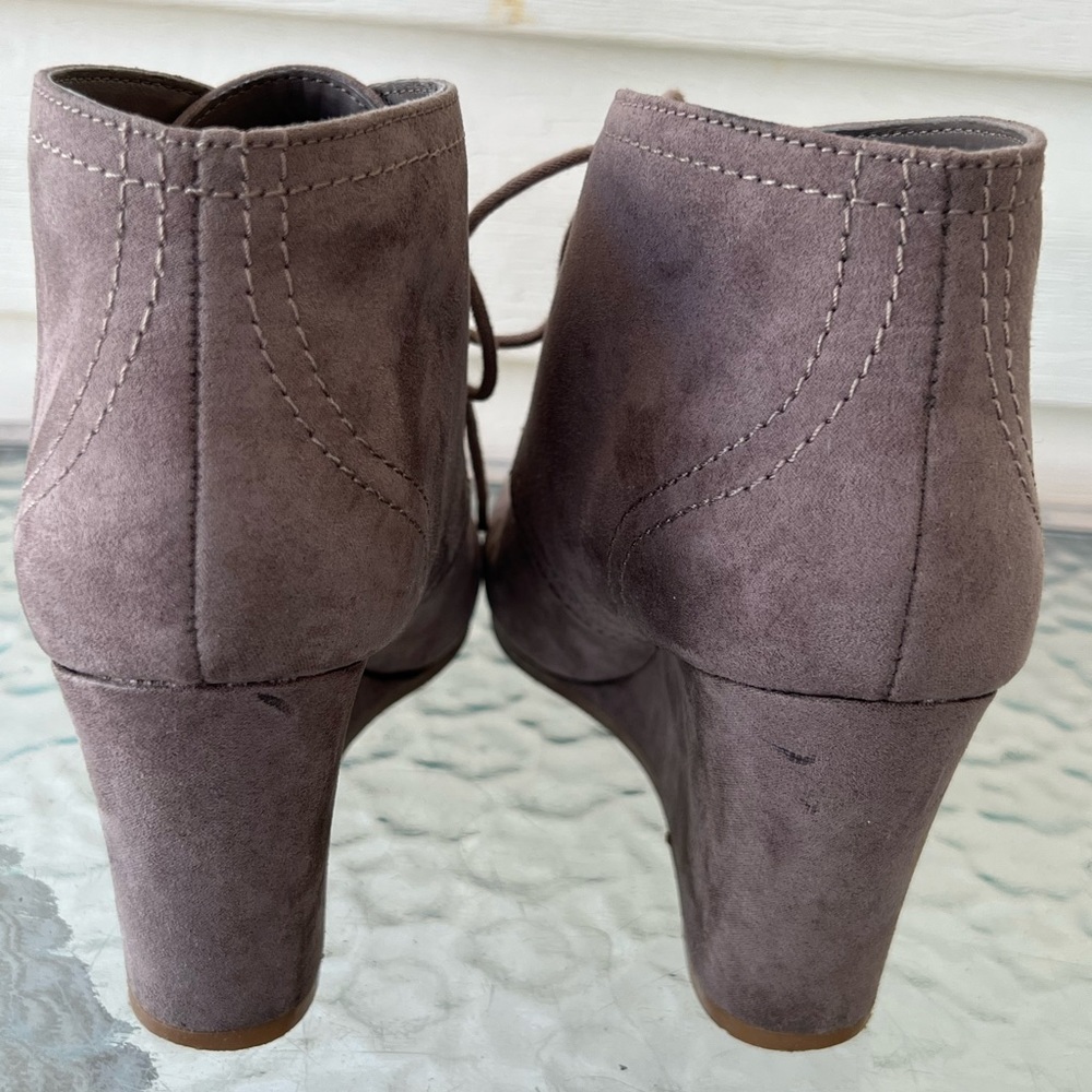 Arizona Wedge Heel Booties, Taupe, size 7M - Picture 7 of 16